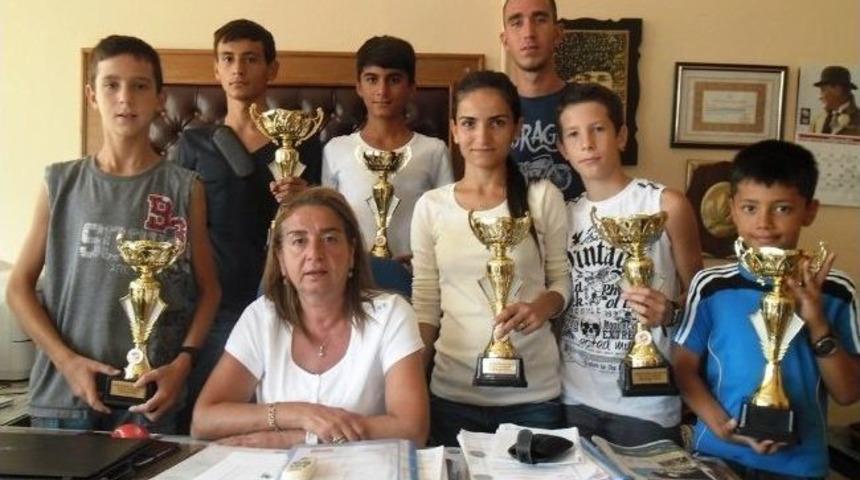 Ayvalık&rsquo;a 6 Kupayla D&ouml;nd&uuml;ler