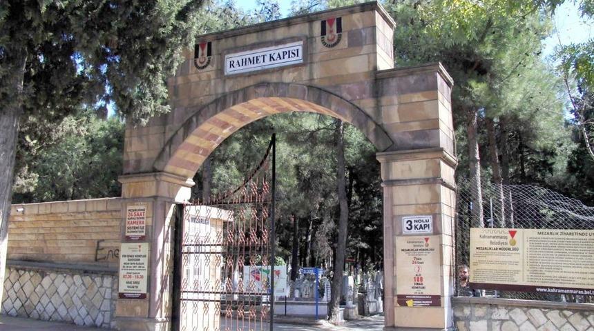 Kahramanmaraş&rsquo;ta Kabristana &Ccedil;irkin Saldırı