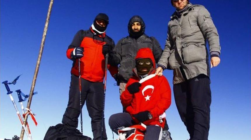 Ağrı Dağı'na Zorlu Tırmanış