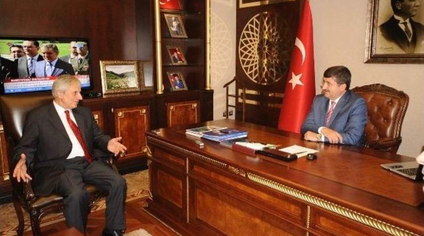 Trabzonspor Y&ouml;netiminden Vali &Ouml;z&rsquo;e &ldquo;hoş Geldin&rdquo; Ziyareti