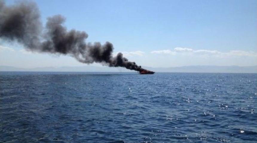 Sivil Savunma Ekibi Yanan Teknede Hayat Kurtardı