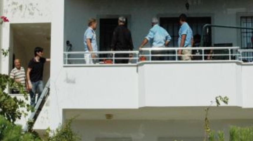 Zeytinlikte Başlayan Yangın Eve Sı&ccedil;radı