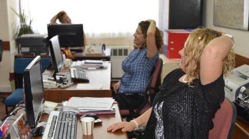 Masa Başı Memurları İ&ccedil;in Egzersiz Uygulaması