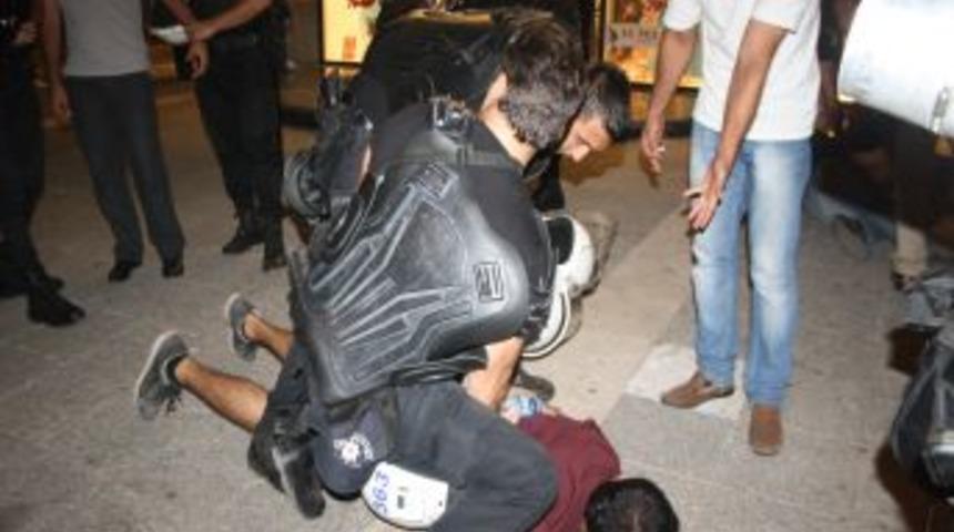 Mersin'de Eylemci Guruba M&uuml;dahale: 8 G&ouml;zaltı