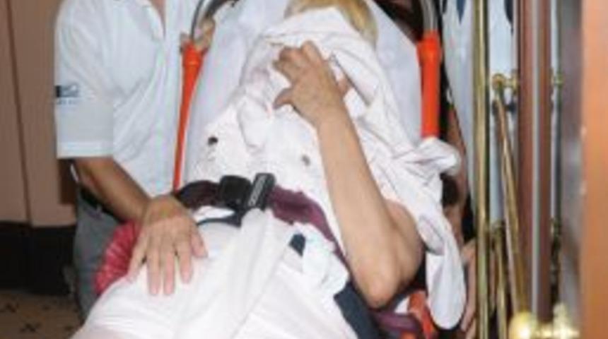 Ambulans Yaralı Eylemciye Barikatlar Sebebiyle Ge&ccedil; Ulaştı