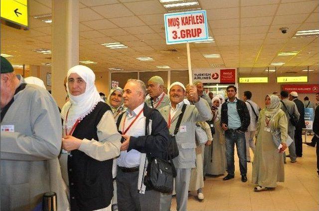 T&uuml;rkiye&rsquo;nin İlk Hacı Kafilesi Muş&rsquo;tan Yola &Ccedil;ıktı 1