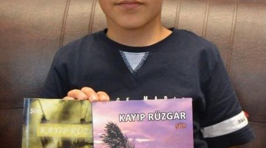9 Yaşında Şiir Kitabı &Ccedil;ıkardı