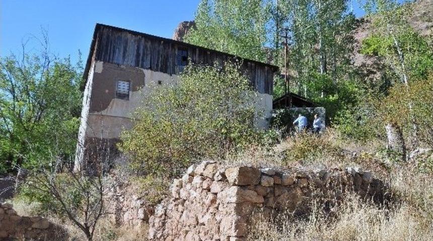 Ahmet Ziya&uuml;ddin G&uuml;m&uuml;şhanevi Hazretleri'nin Evinin Yerinin Belirlenmesi &Ccedil;alışmaları Devam Ediyor