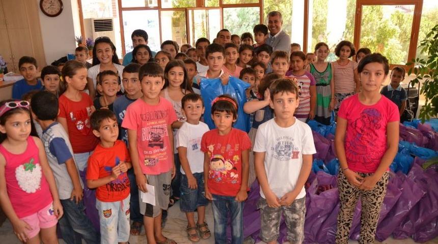 Manavgat'ta 500 &Ouml;ğreniciye Kırtasiye Yardımı