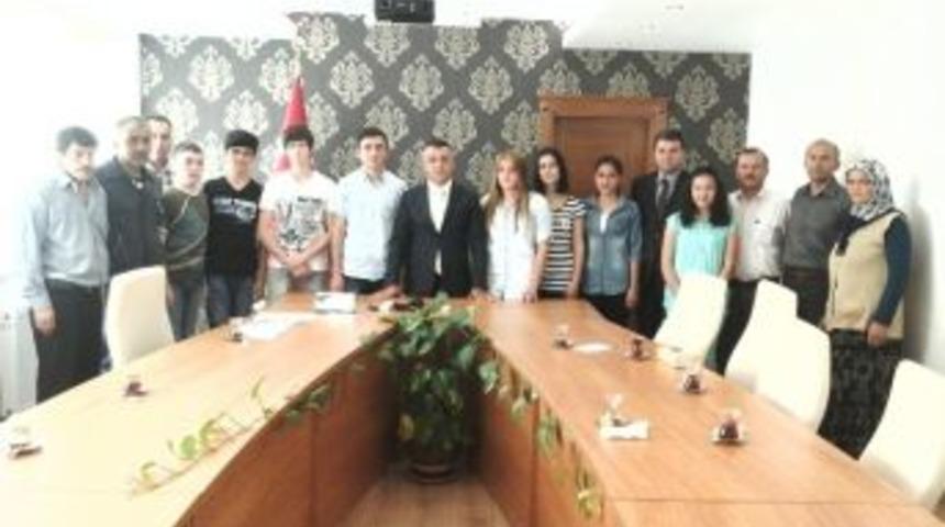 Espiye Kaymakamlığı'ndan Başarılı &Ouml;ğrencilere &Ouml;d&uuml;l