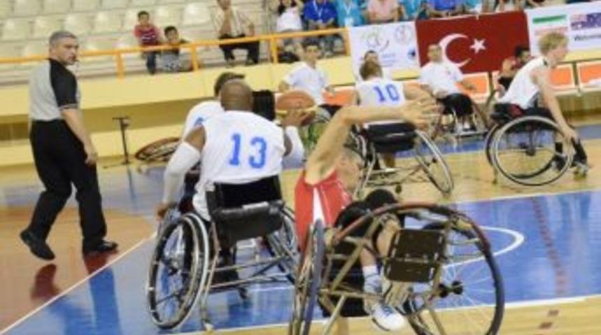 İlk Yenilgisini Alan Milliler G&ouml;zyaşlarını Tutamadı