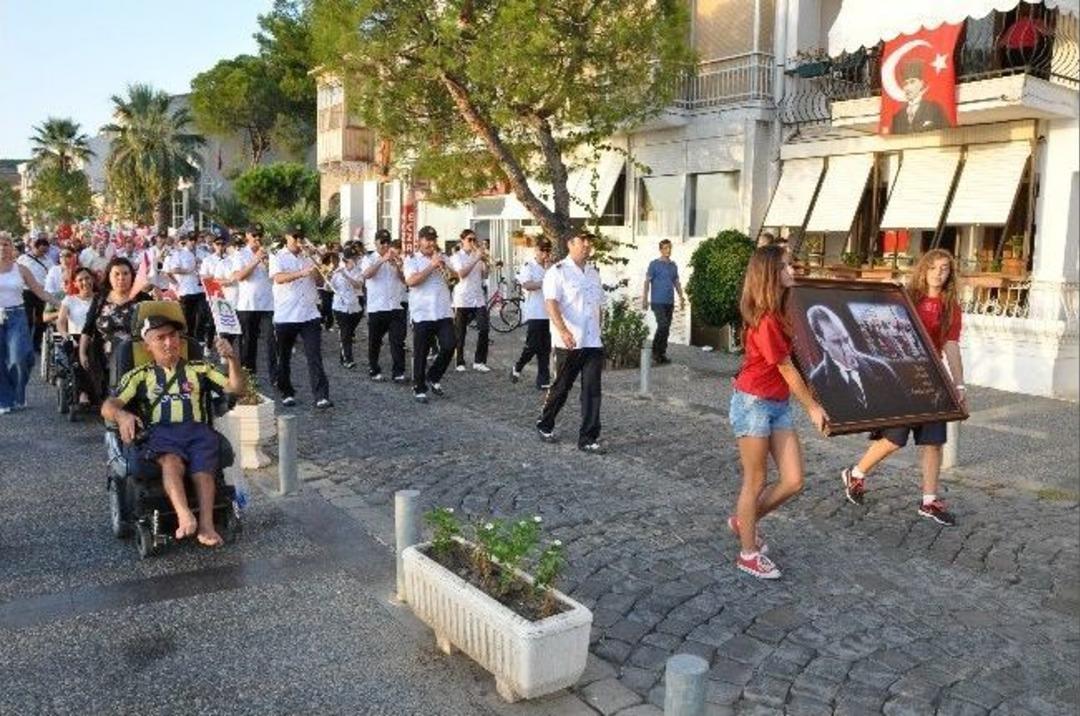 Fo&ccedil;a'da Festival Coşkusu Yaşanıyor