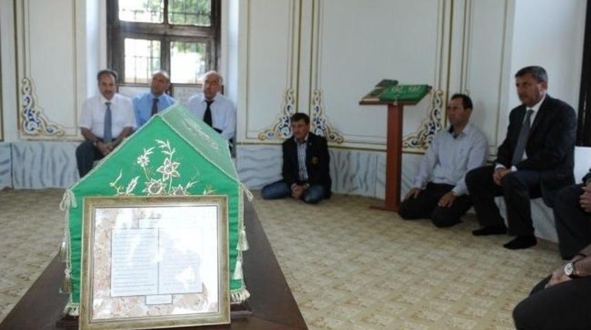 Vali Yılmaz&rsquo;dan Hayme Ana T&uuml;rbesine Ziyaret