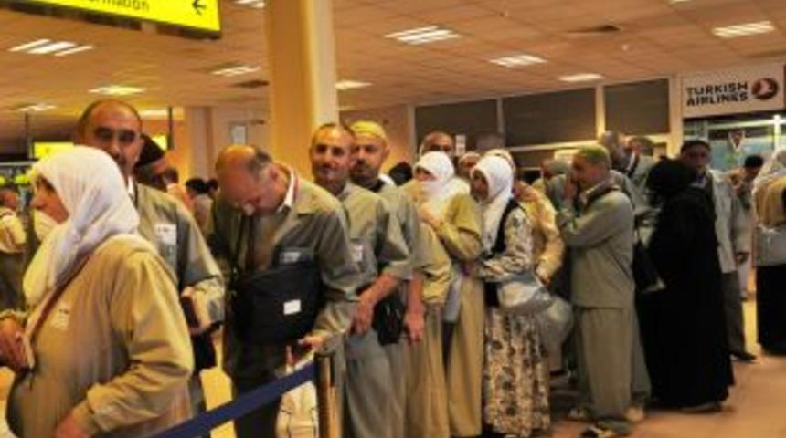 T&uuml;rkiye'nin Ilk Hac Kafilesi Muş'tan Yola &Ccedil;ıktı