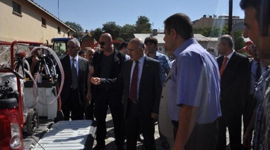 Iğdır Valiliği&rsquo;nden &Ccedil;ift&ccedil;ilere Makine Desteği