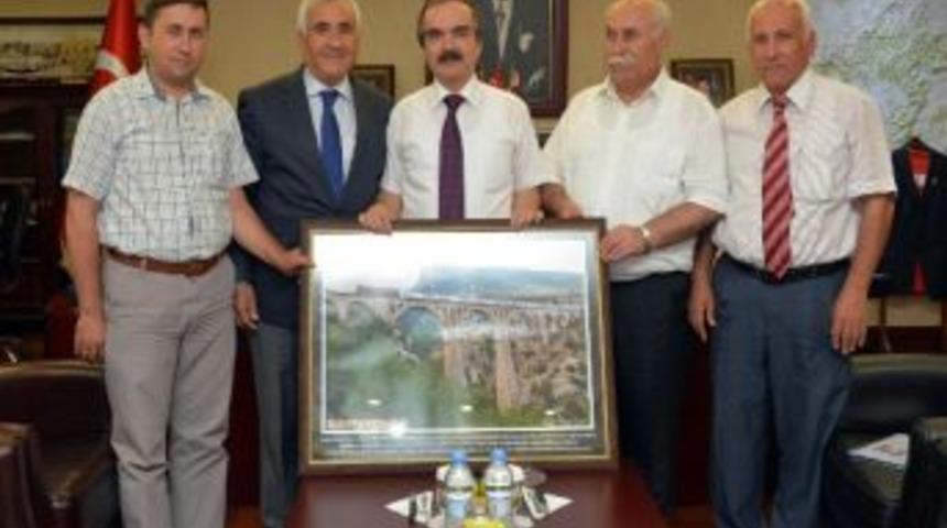 Karakucak G&uuml;reşleri Tertip Komitesinden Vali Coş&rsquo;a Ziyaret