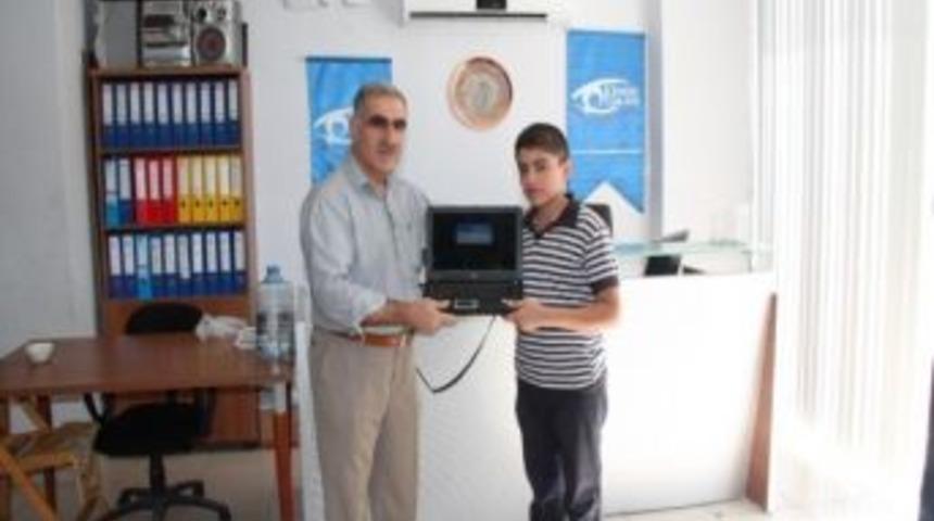 Bilgisayar B&ouml;l&uuml;m&uuml; Kazanan &Ouml;ğrenciye Diz&uuml;st&uuml; Bilgisayar