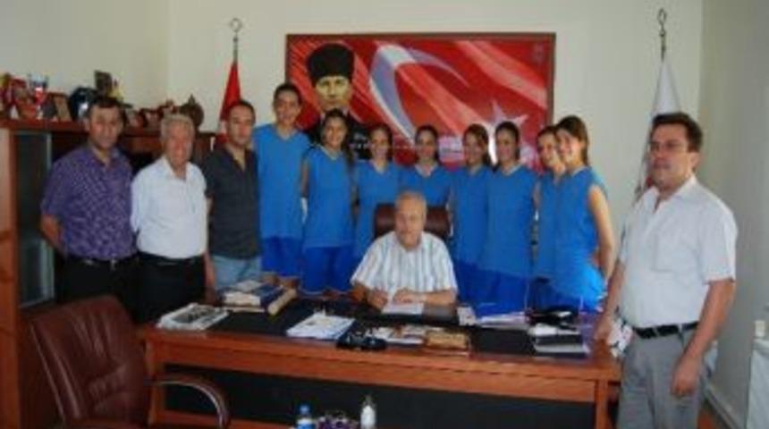 Bayan Voleybol Takımı Sezonu A&ccedil;tı