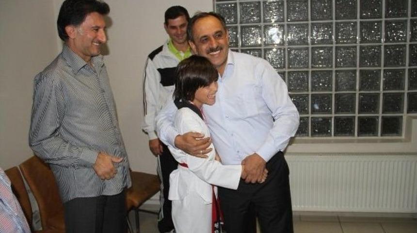 Başkan Yazıcı&rsquo;dan Minik Şampiyona Altın &Ouml;d&uuml;l&uuml;