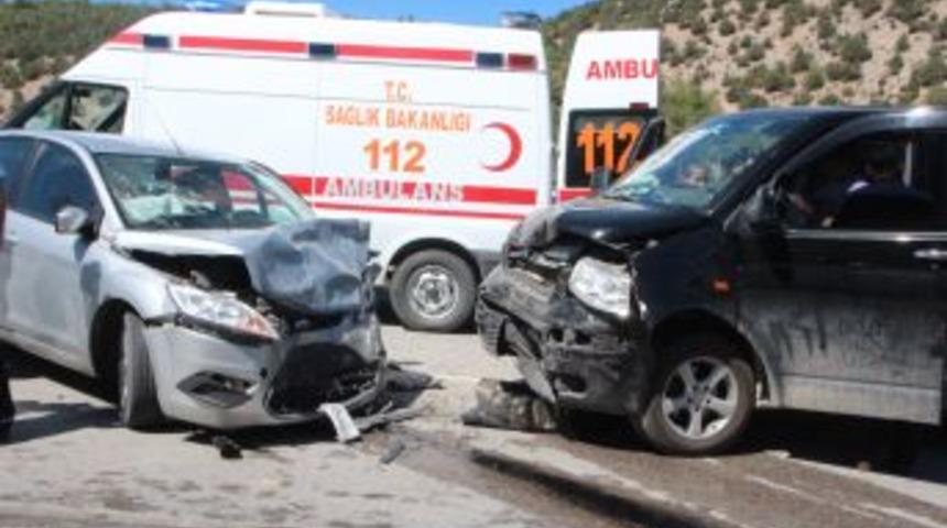 &Ouml;l&uuml;m virajında kaza 10 yaralı