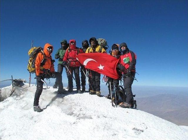 ‘ağrı 999’ Tırmanışı Başarıyla Tamamlandı