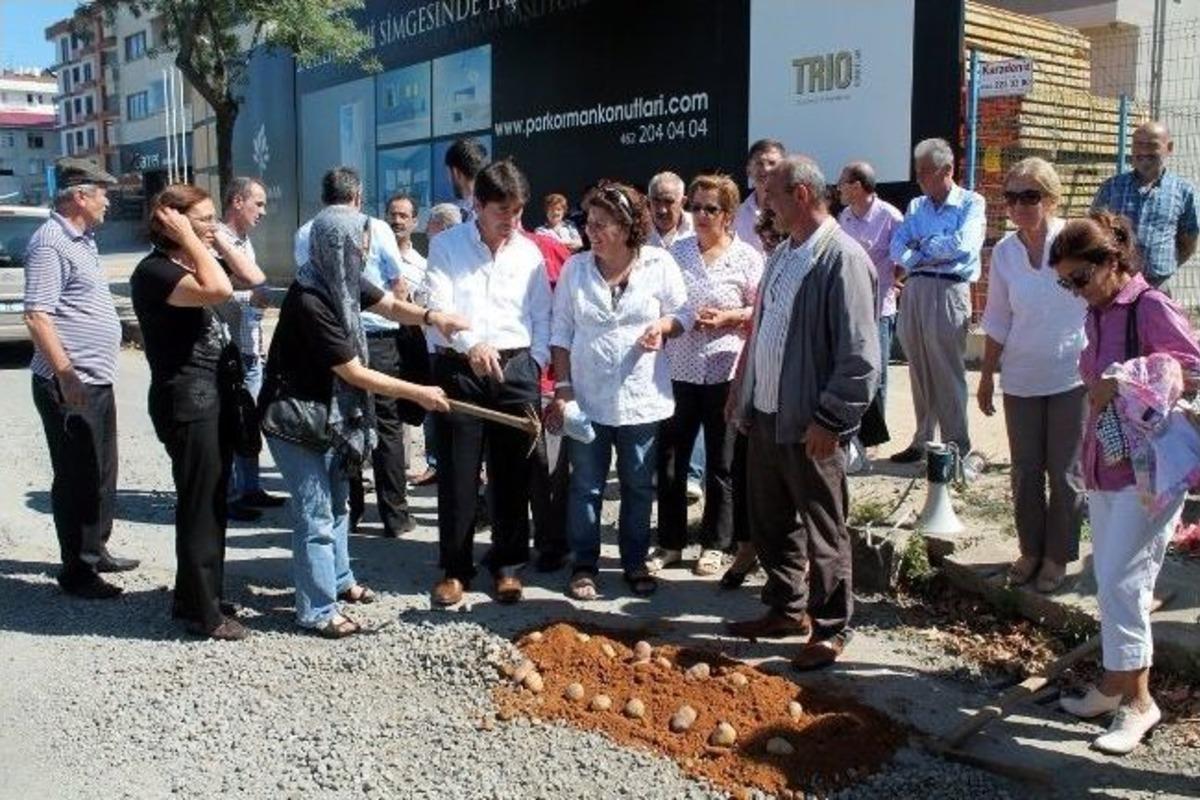 Chp Tepkisini Yola Patetes Ekerek G&ouml;sterdi