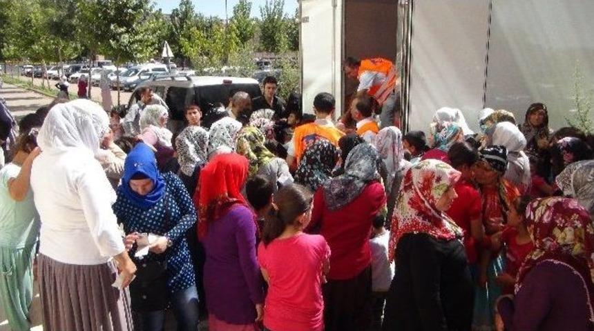 Kimse Yok Mu Derneği Yoksul Ailelere Kırtasiye Yardımında Bulundu