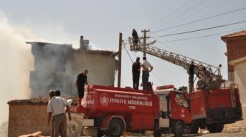 &Ouml;ld&uuml;r&uuml;len Kişinin Yakınları Zanlıların Evlerini Yaktı