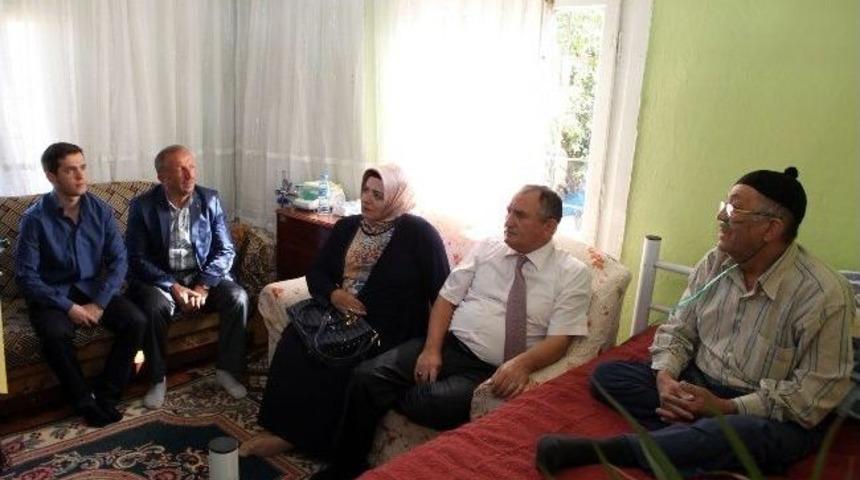 Başkan Yılmaz Hastalara Moral Veriyor