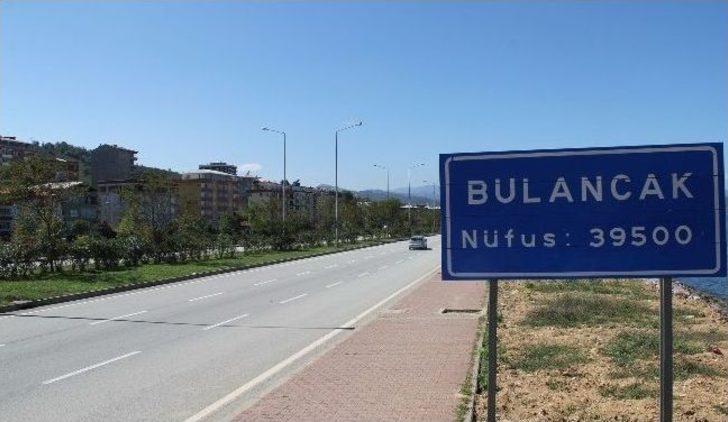 Eşcinsel Belediye Başkan Adayı İlçeyi İkiye Böldü G1