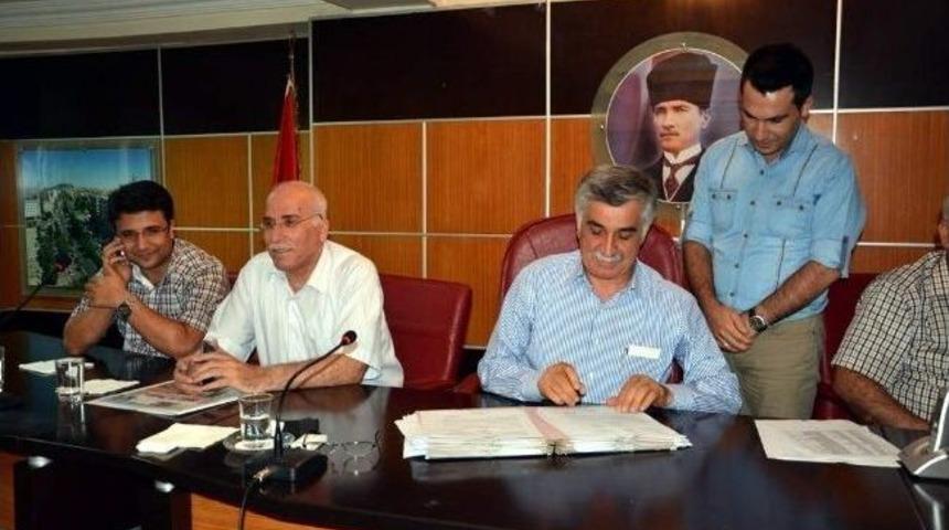 Belediyedeki S&ouml;zleşmeli Personelin Kadro Sevinci