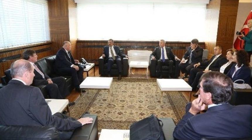 Kayseri B&uuml;y&uuml;kşehir Belediye Başkanı Mehmet &Ouml;zhaseki: