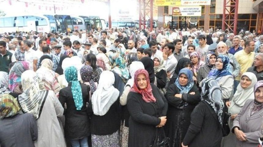 İlk Hac Kafilesi Dualarla Uğurlandı