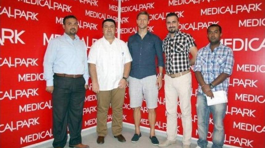 Marius, Medical Parkta Sağlık Kontrol&uuml;nden Ge&ccedil;ti