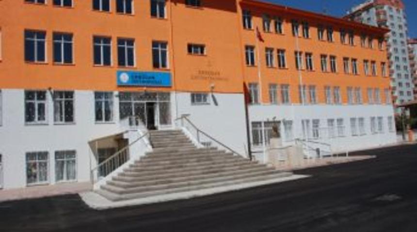 Melikgazi Belediyesi Erbossan Ortaokulu'nu Yeni Eğitim Yılına Hazır Etti