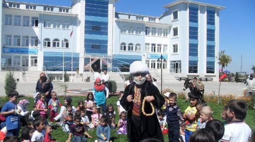 Reyhan İlk&ouml;ğretim Okulu'nun Minikleri Yeni Yıla Nasreddin Hoca Ile Başladı