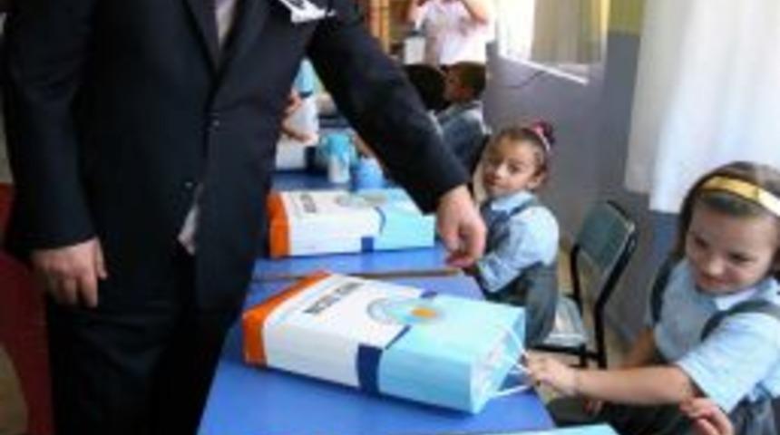 Mersin B&uuml;y&uuml;kşehir Belediyesi 20 Bin &Ouml;ğrenciye Kırtasiye Yardımı Yapacak