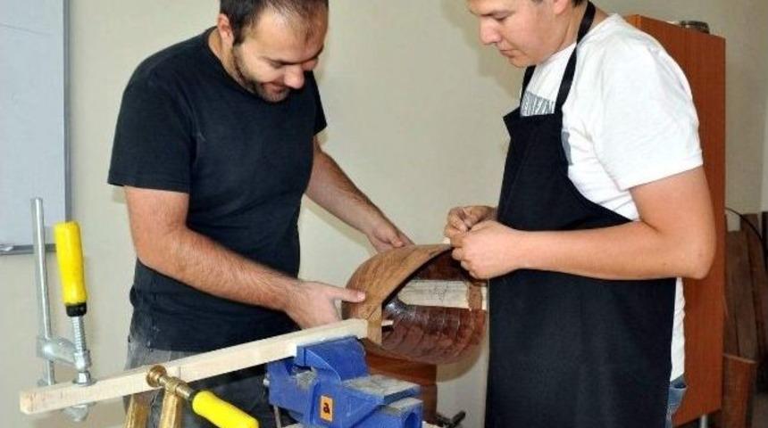 Omek'te &Ouml;ğrenciler Kendi Sazını Yapıyor