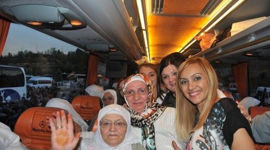 T&uuml;rkiye&rsquo;nin İlk Hacı Kafilesi Dualarla Uğurlandı