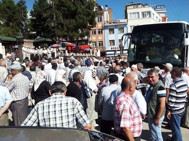 Tosya’lı Hacı Adaylarından İlk Kafile Yola Çıktı