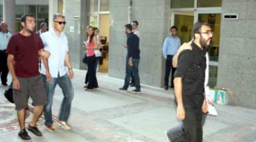 Ahmet Atakan'a Destek Eyleminde G&ouml;zaltına Alınanlar Adliyeye Sevk Edildi