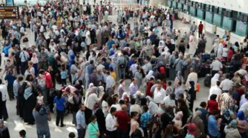 İlk Hacı Kafilesi Dualarla Ankara'dan Yolcu Edildi