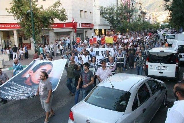 12 Eyl&uuml;l Darbesini Protesto Etmek İ&ccedil;in Y&uuml;r&uuml;d&uuml;ler 1