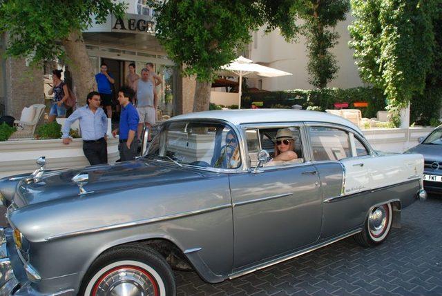 Babasına 1955 Model Chevrolet Ile Sürprizi Yapacak