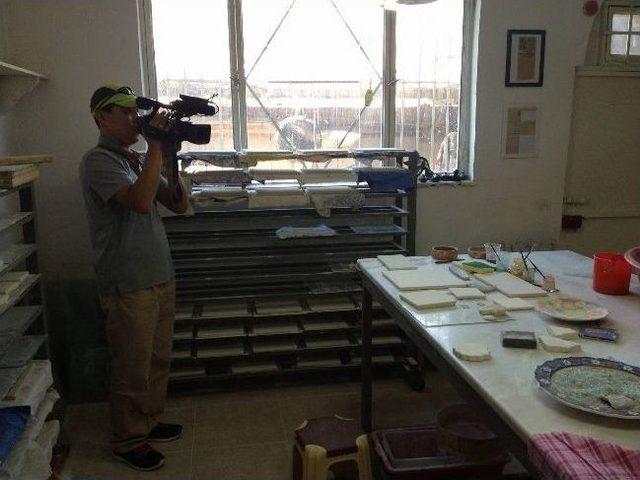 İznik &Ccedil;inisi Kore Televizyonunda 1