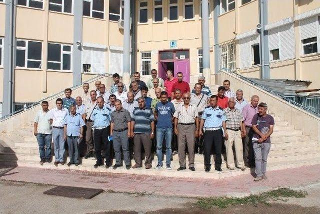 &Ouml;ğrenci Taşıyacak Servis Ara&ccedil;larının S&uuml;r&uuml;c&uuml;lerine Seminer 1