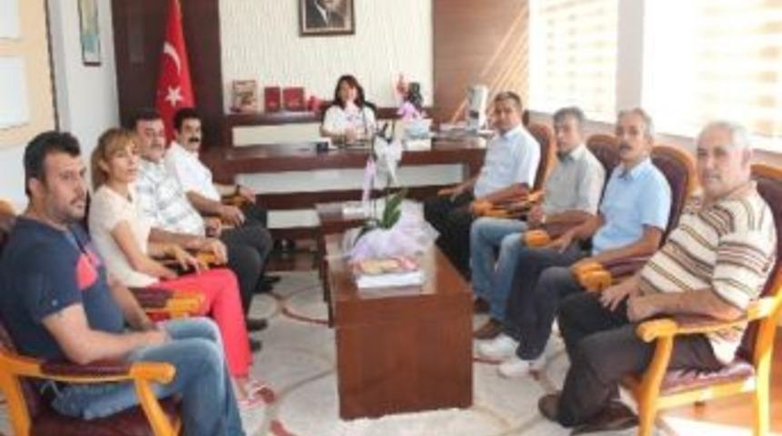 Esnaf Ve Sanatkarlar Odası Y&ouml;netimi Kaymakam Başt&uuml;rk&rsquo;&uuml; Ziyaret Etti