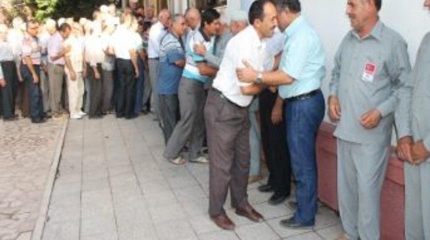 Hacı Adayları T&ouml;renle Uğurlandı