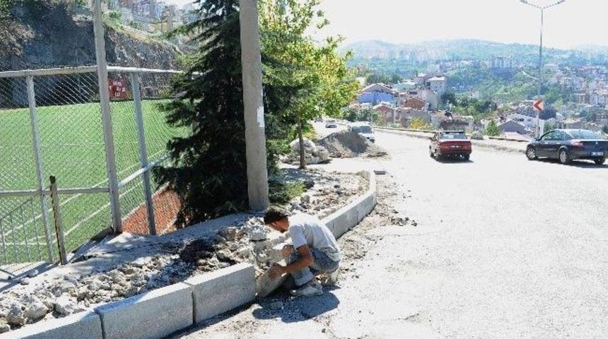 Belediyeden Boztepe Yolunda Tretuar &Ccedil;alışması