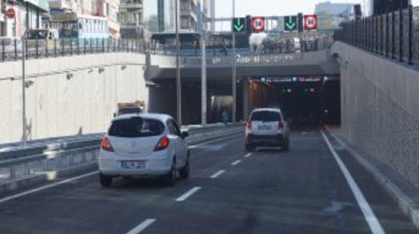 Taksim'de alt ge&ccedil;it hizmete girdi
